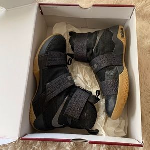 Nike Lebron Soldier 10 SFG shoes size 11 in black